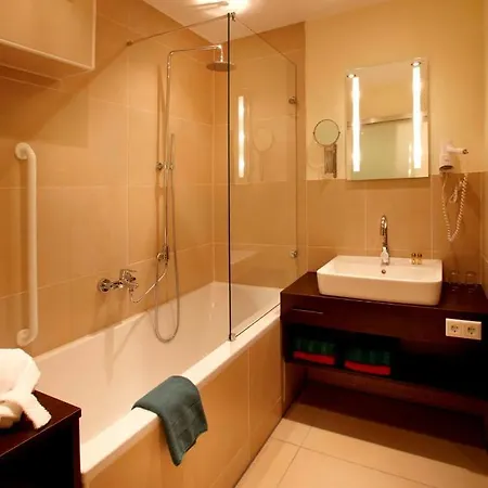 Zur Post Otel